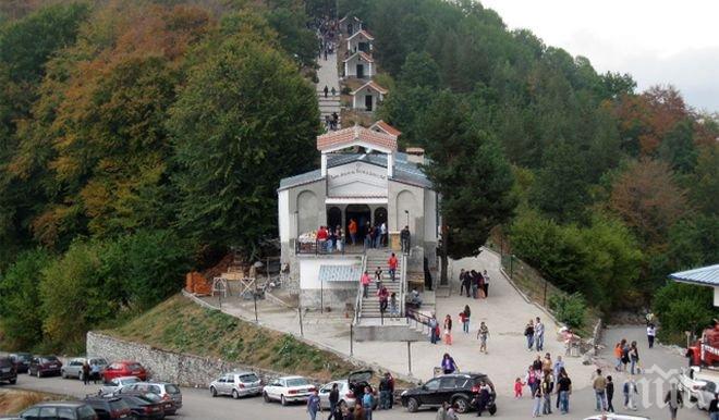 Мистерия! В очакване на чудо някои видяха светли кълба над Кръстова гора