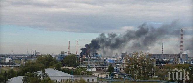 ИЗВЪНРЕДНО! Пожар избухна в нефтопреработвателен завод на „Газпромнефт” (ВИДЕО)