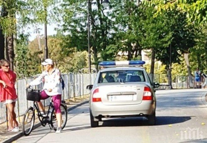 ХИТ! Варненец направи забележка на полицаите, че карат с колата по алеята! Будният гражданин започна да ги снима и...