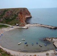 НЕЛЕП ИНЦИДЕНТ! Джип за 200 бона потъна в залива Болата  (СНИМКИ)