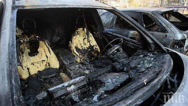 Лек автомобил изгоря напълно в Пловдив, няма пострадали