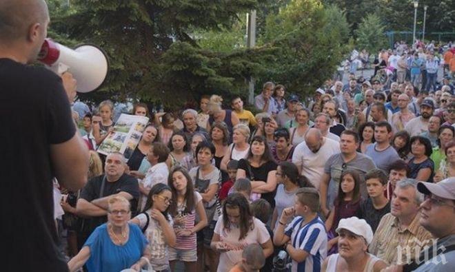ПИК TV: Софиянци протестираха пред общината срещу презастрояването