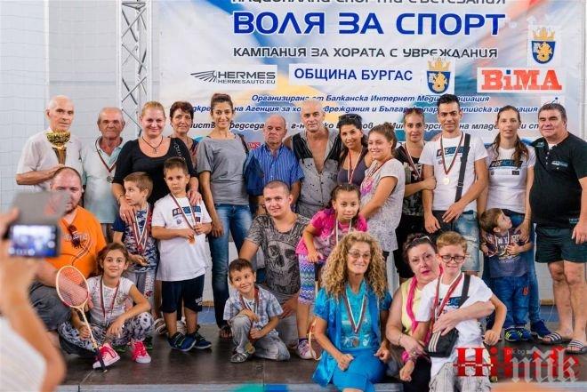 Красен Кралев дари инвалиди в Бургас, спортни легенди ги наградиха (СНИМКИ)