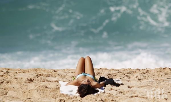 Остава слънчево и топло