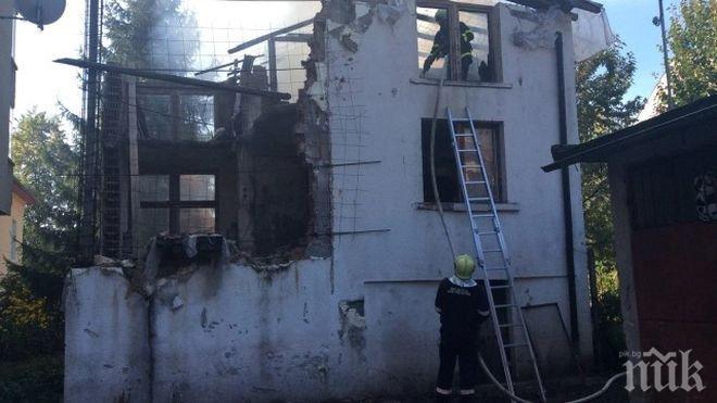 Незаконна къща горя в Габрово