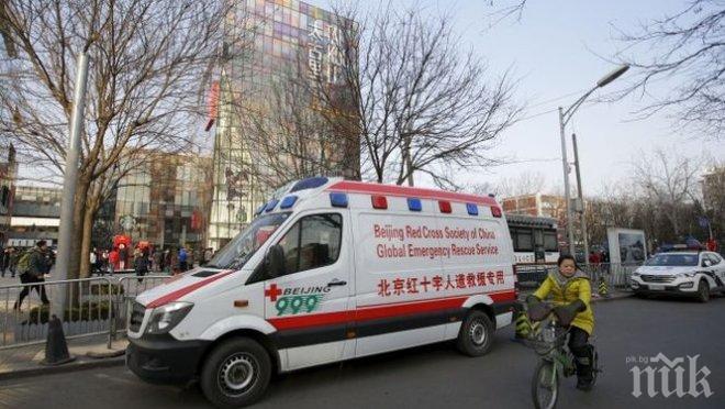 Китаец се заклещи в тоалетна чиния, пандал му...