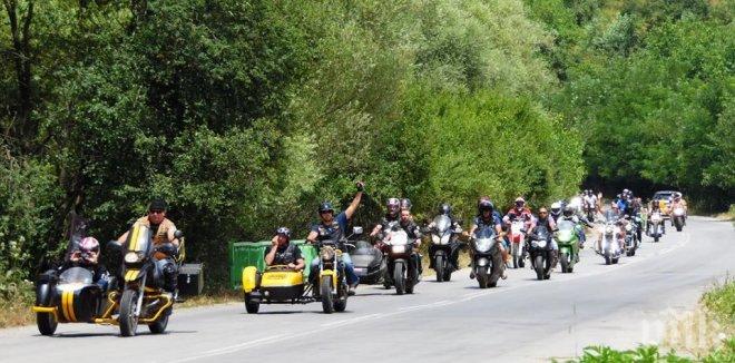 Отслужиха панихида за загиналите мотористи в Пловдив