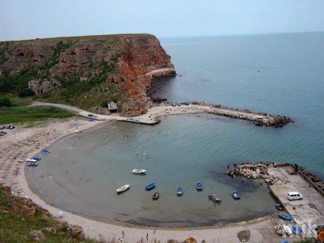 НЕЛЕП ИНЦИДЕНТ! Джип за 200 бона потъна в залива Болата  (СНИМКИ)