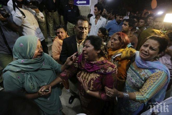 КРЪВ! Поне 16 жертви при самоубийствен взрив в пакистанска джамия