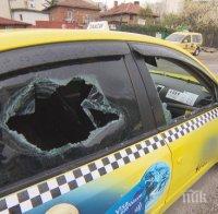 Пловдивчанин преби таксиджия заради жена