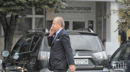 пик милионерът спас русев без охрана столичните улици обикаля центъра софия собствен вилает папарашки снимки