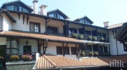 кредитори сринаха една емблемите банско