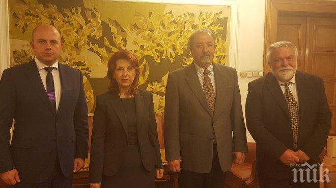 Либерали и демократи правят обединен център за изборите 