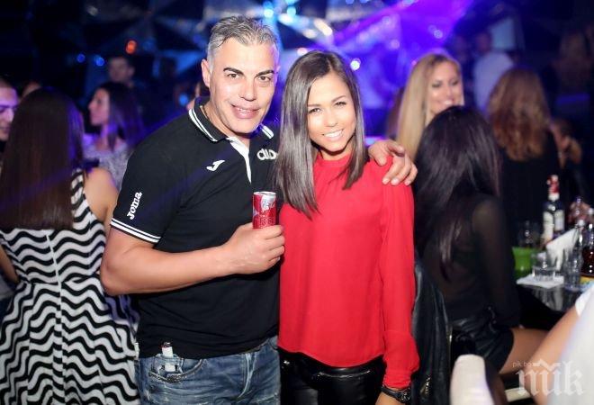 Симона от София ден и нощ купонясва с Теди Джорджо в Клуб 33 (СНИМКИ)