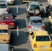 Засилен трафик и тапа на магистрала 