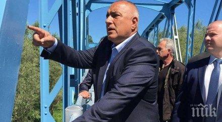 извънредно пик борисов спря кортежа мост тълпа млади ентусиасти снимки