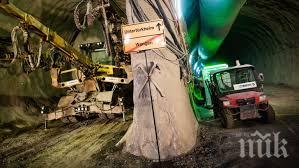 китай завърши строителството високия планински шосеен тунел