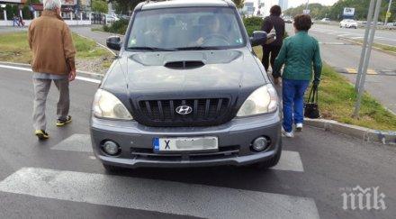 свръх наглост хасковски джип избута пешеходци мина зебра софия снимка