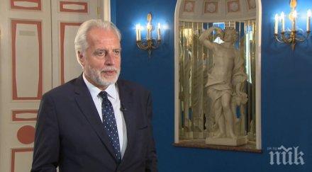 директорът виктория албърт напуска музея знак протест национализма европа