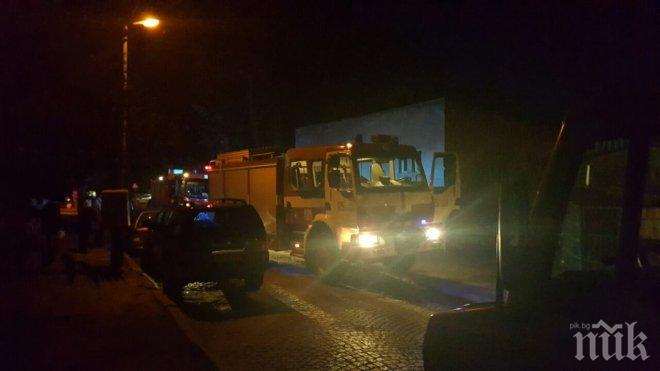 СИГНАЛ В ПИК! Пожарни летят към столично училище (СНИМКИ)