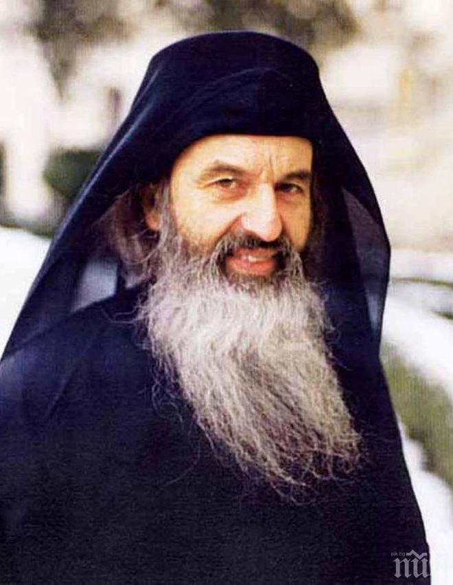 Носят мощи на Св. Силуан Атонски в Гигинския манастир