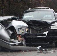 ИЗВЪНРЕДНО! Верижно меле блокира натоварено кръстовище в София