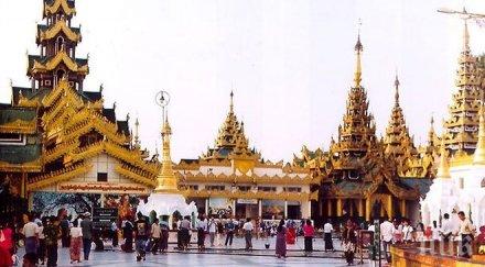 холандец дръпна шалтера будистка церемония мианмар