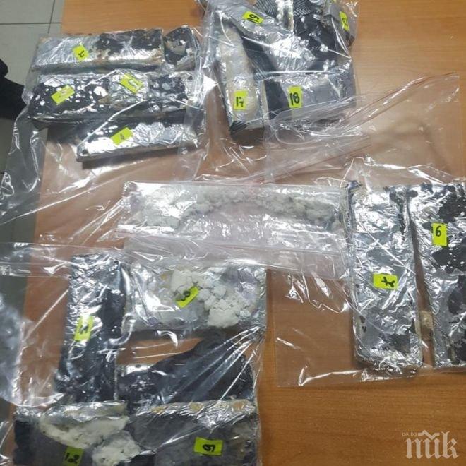 Хванаха 4,3 кг кокаин в багаж на летище София