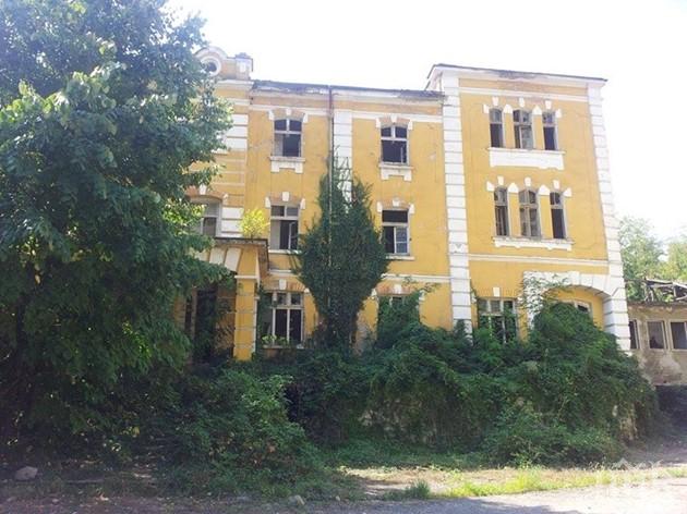 Шок! Руши се семинарията на патриарха