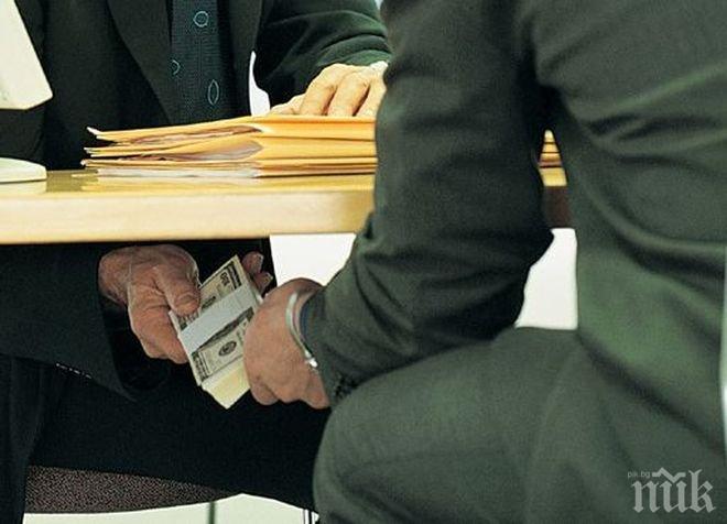 Почина арестуван заради рушвет инспектор по храните