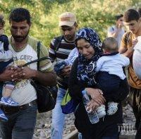 ЕС ще премести всички бежанци от Гърция до края на 2017 г.