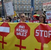 Акция „черен понеделник” против забраната на абортите в Полша 