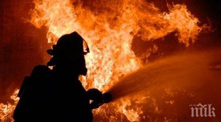 мебелен цех лумна пламъци посред нощ