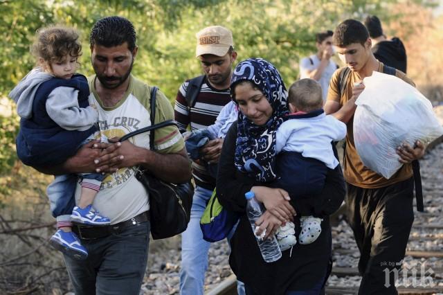 ЕС ще премести всички бежанци от Гърция до края на 2017 г.