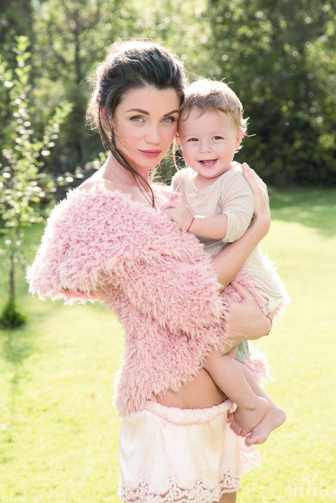 УНИКУМ! Малкият Борил - двойник на Блатечки, одрал му е кожата