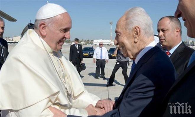 ПОСЛЕДНА ПОЧИТ! Папа Франциск и водещи личности в международната политика се стичат за поклонението на Шимон Перес