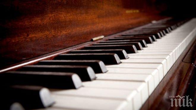 БЛАГОРОДНО! Деветокласник дари стипендията си за ново пиано в училище
