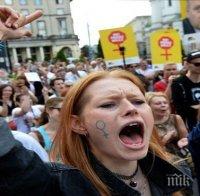 Десетки хиляди поляци на бунт срещу забраната за аборти (ВИДЕО)