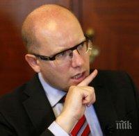 Бохуслав Соботка призова Тереза Мей да предпази европейците в страната от насилие