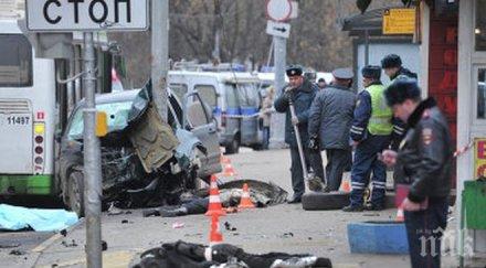 кръв москва автомобил вряза спирка загинаха двама тежко ранени снимки видео
