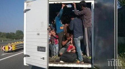 афганистанци бият наш шофьор подгонил скрили камиона