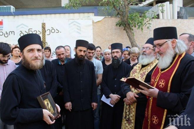 Православни свещеници скочиха на бунт срещу Папата в Грузия (ВИДЕО)