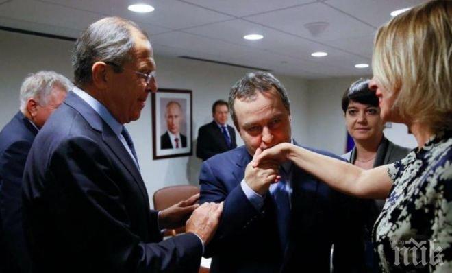 Лавров ревнува: Галантният сръбски лидер целуна ръка на Мария Захарова 