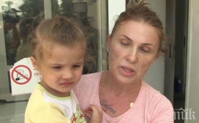 Върнаха детето на лекарката, зарязала го заключено в кола