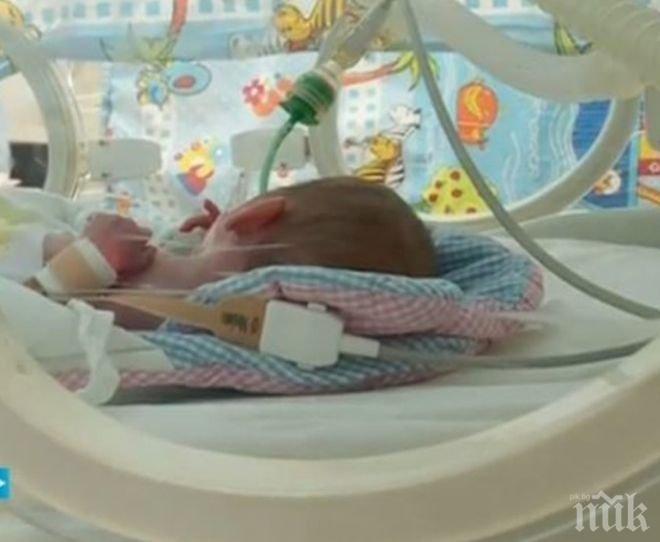 Семейството на захвърленото  в Обеля бебе напуснало дома си, след  хората се вдигнали на бунт срещу майката   