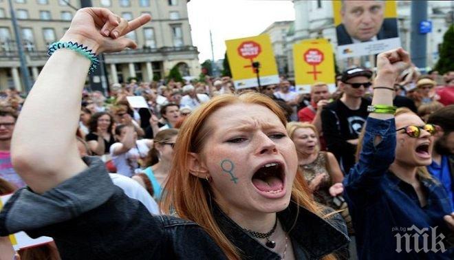 Десетки хиляди поляци на бунт срещу забраната за аборти (ВИДЕО)