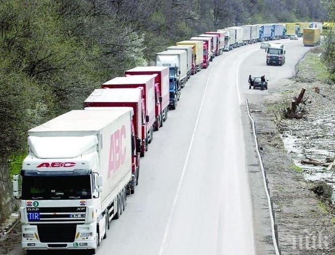 Ад на Капитан Андреево! Опашката от тирове достигна 26 километра