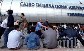 Трима пострадаха на летището в Кайро при евакуация заради фалшива тревога