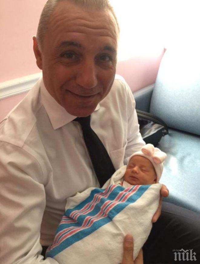 Вижте сладката внучка на Камата (СНИМКИ)