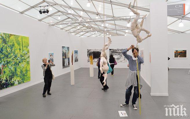 Изкуството и в тоалетните на Фрийз Лондон